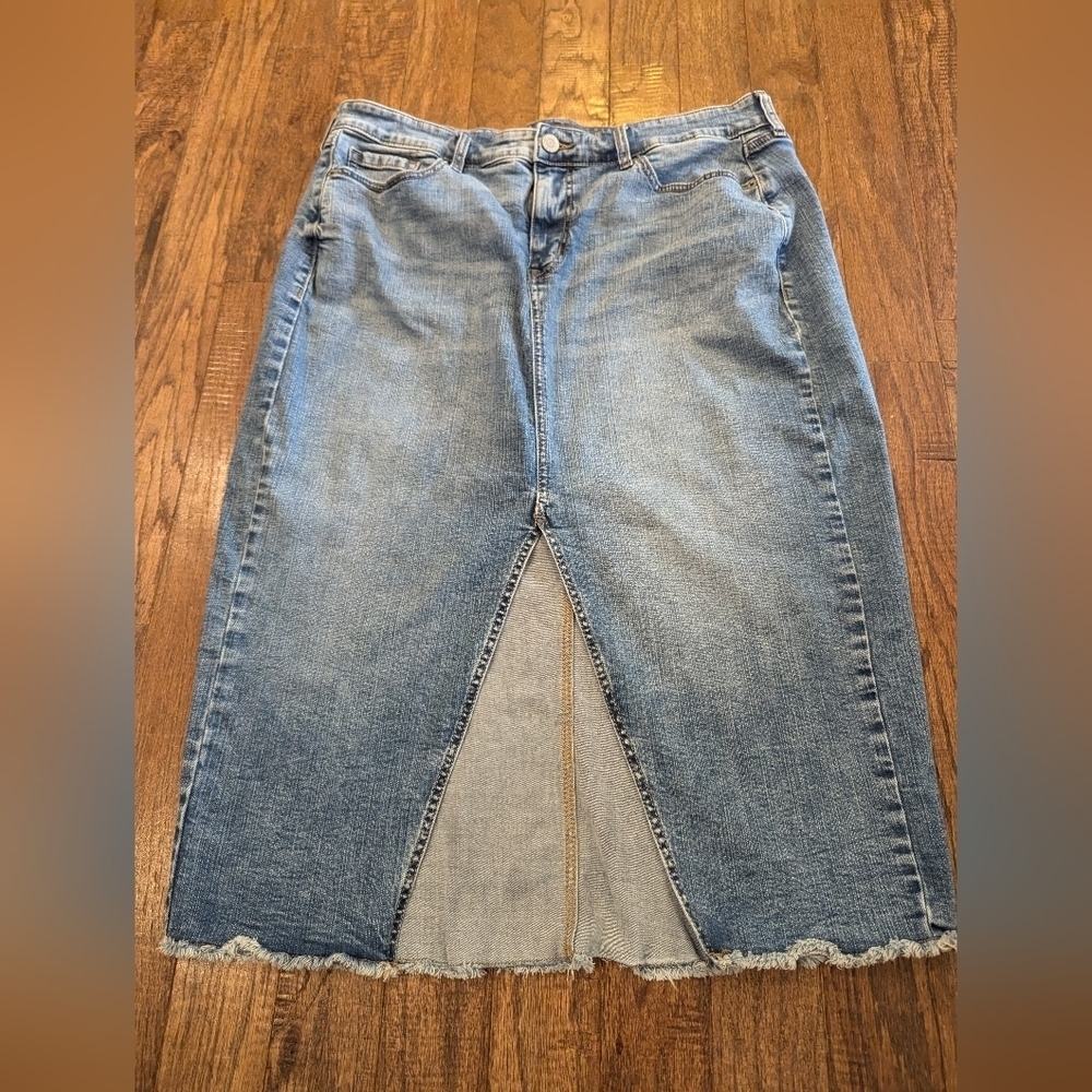 Torrid Midi denim skirt, Light Blue  Size 16, new without tags - Picture 7 of 13
